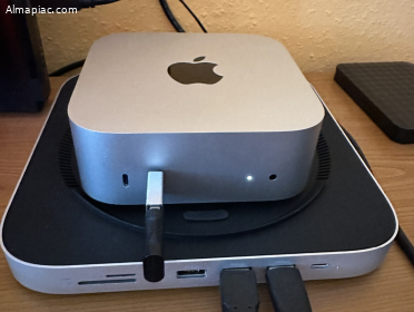 Apple Mac Mini M4 (10 magos, 256GB SSD, 16GB RAM) MU9D3MS/A +Satechi H